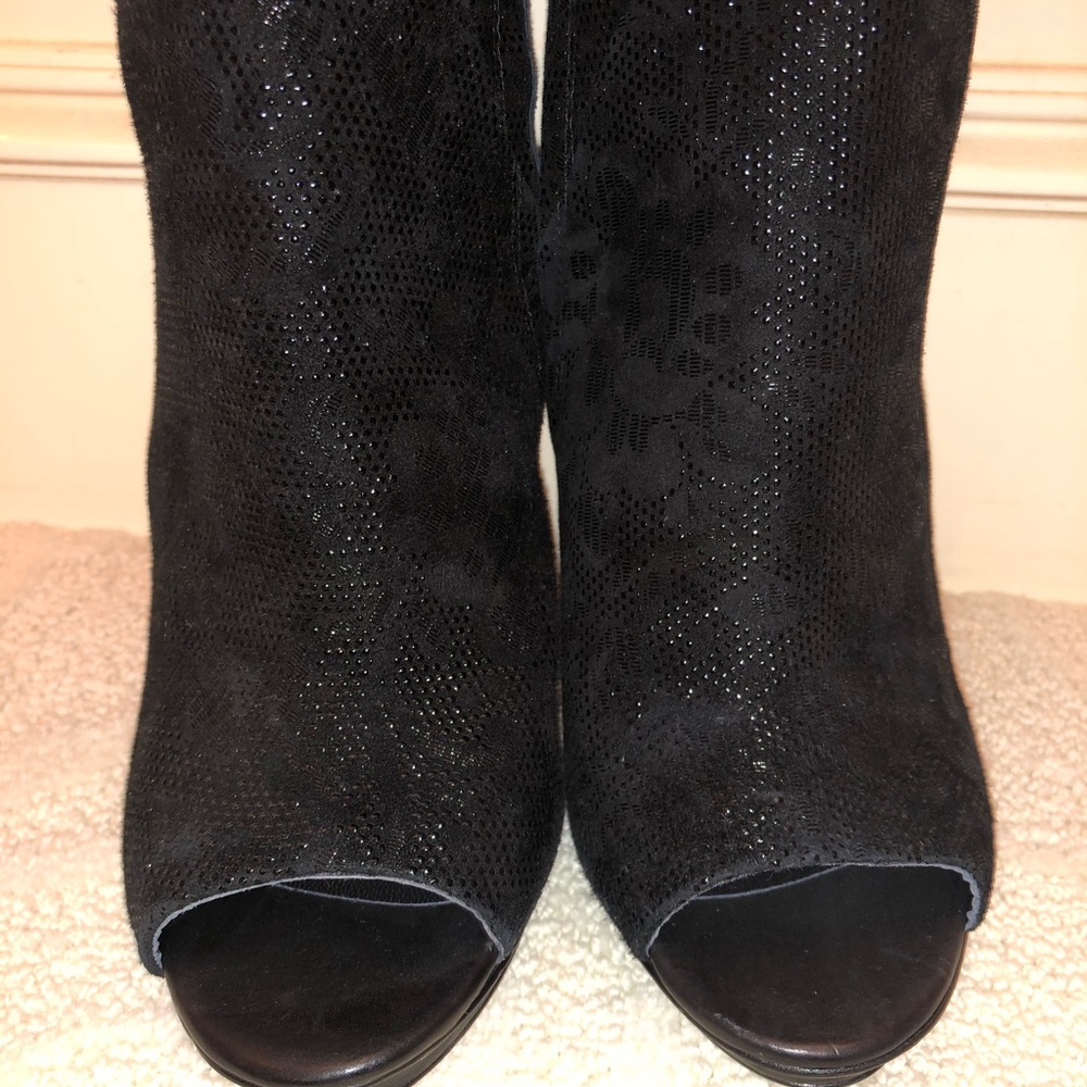 Boots - Picture 5 of 8